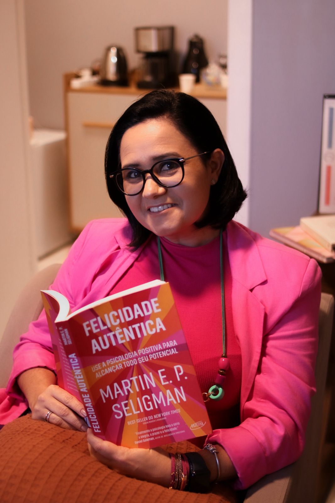 Gabi Dortes em seu consultório