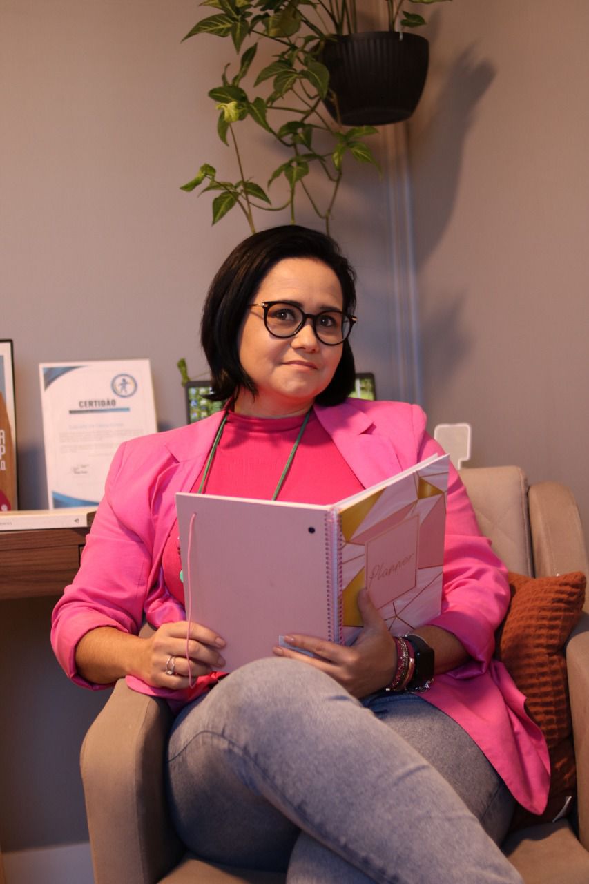 Gabi Dortes em seu consultório